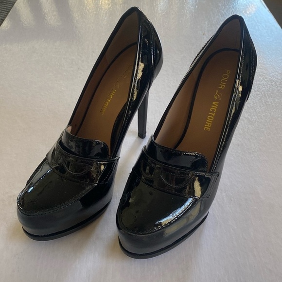 POUR La VICTOIRE Black Patent Leather Platform Loafer Heels Size 7.5